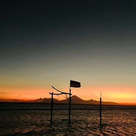 The Exile Sunset Bar & Bungalow Gili Trawangan Luaran gambar