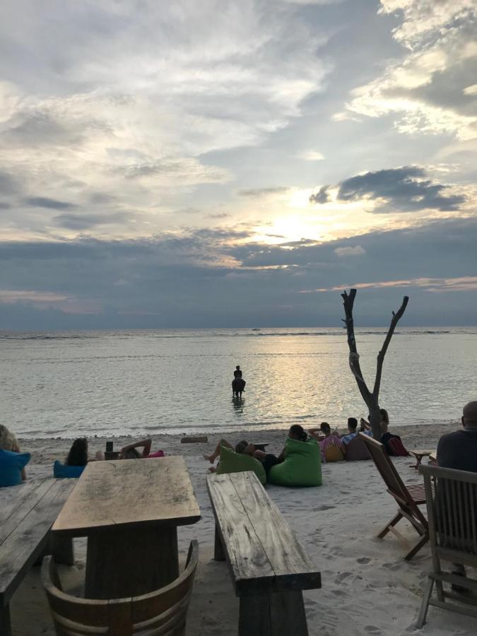 The Exile Sunset Bar & Bungalow Gili Trawangan Luaran gambar