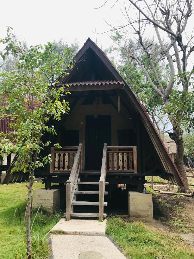 The Exile Sunset Bar & Bungalow Gili Trawangan Luaran gambar