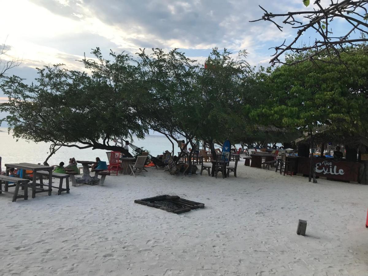 The Exile Sunset Bar & Bungalow Gili Trawangan Luaran gambar