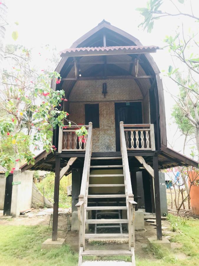 The Exile Sunset Bar & Bungalow Gili Trawangan Luaran gambar