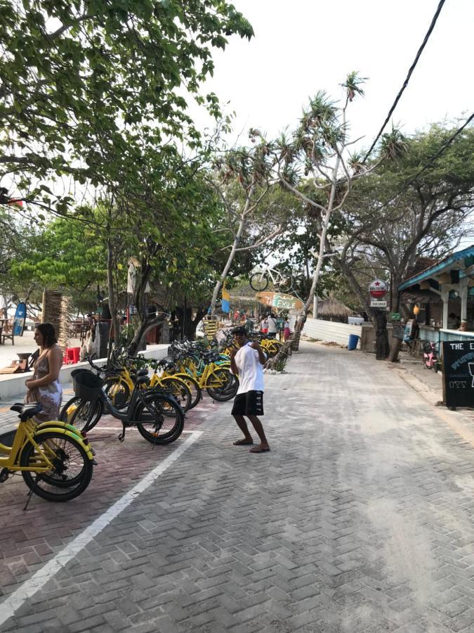 The Exile Sunset Bar & Bungalow Gili Trawangan Luaran gambar