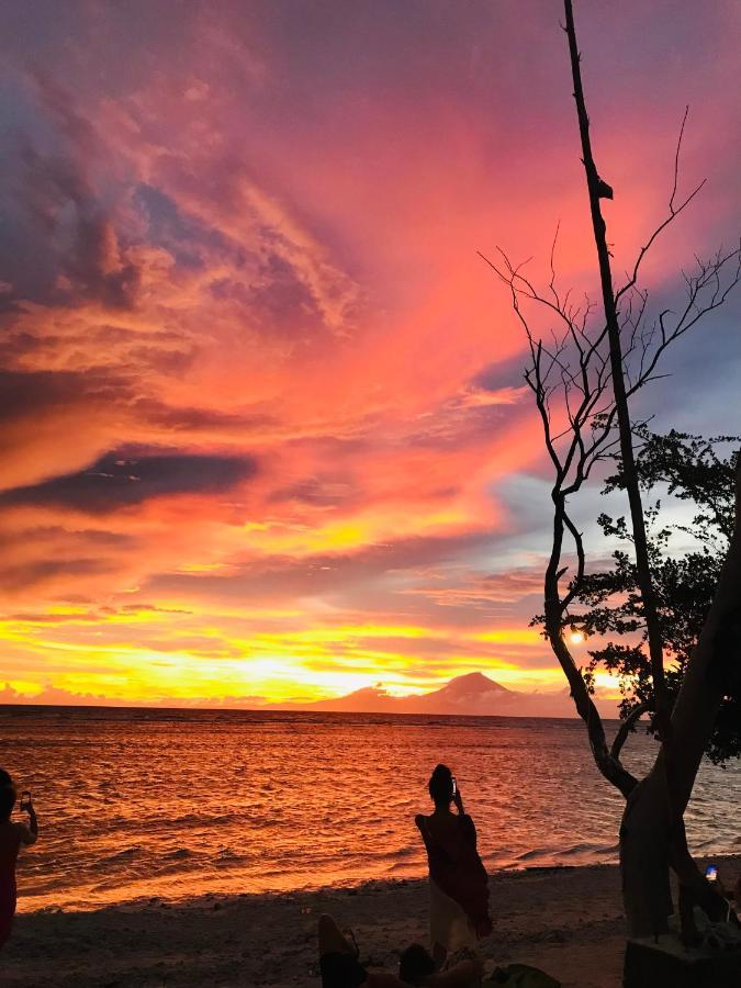 The Exile Sunset Bar & Bungalow Gili Trawangan Luaran gambar