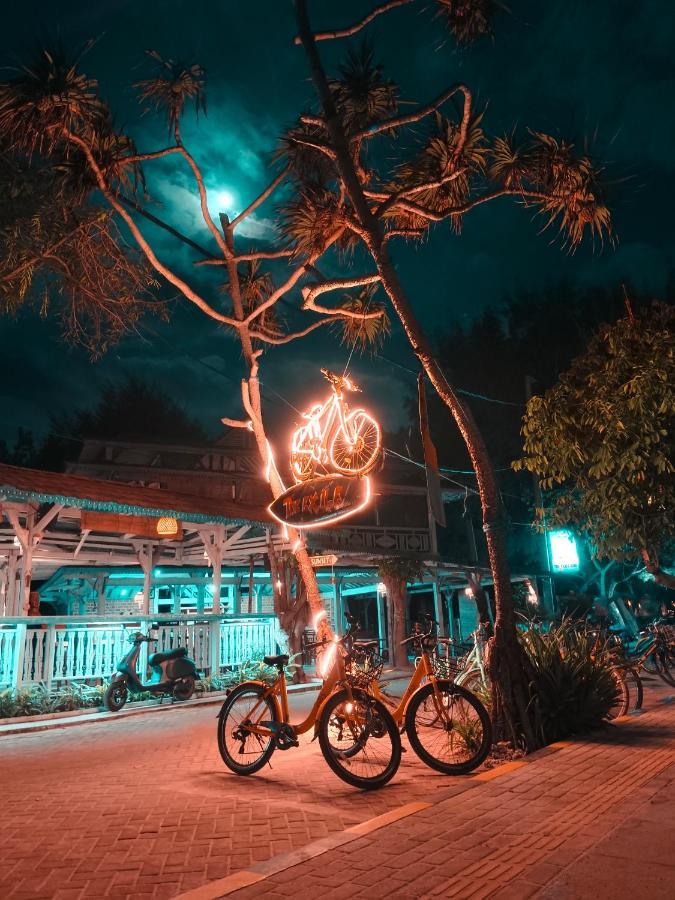The Exile Sunset Bar & Bungalow Gili Trawangan Luaran gambar
