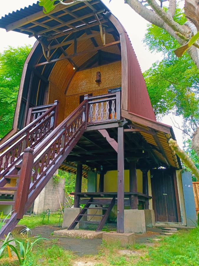 The Exile Sunset Bar & Bungalow Gili Trawangan Luaran gambar