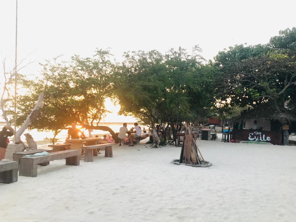 The Exile Sunset Bar & Bungalow Gili Trawangan Luaran gambar